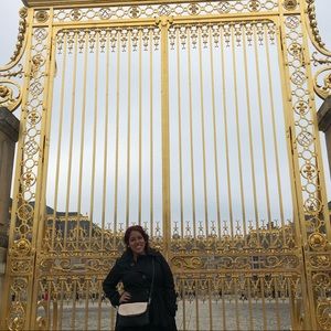 Meet your Posher, Claudia